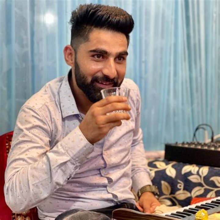 Abid Kashmiri Biography, Age, Height, Wife, Net Worth, Family