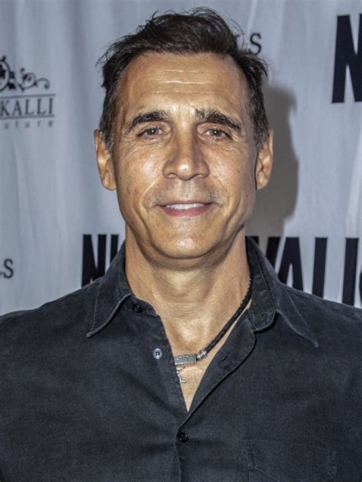 Adrian Paul biografía, edad, altura, esposo, net worth, familia