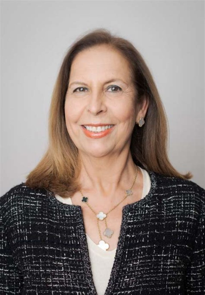 Afsaneh Mashayekhi Beschloss Biography, Age, Height, Husband, Net Worth, Family