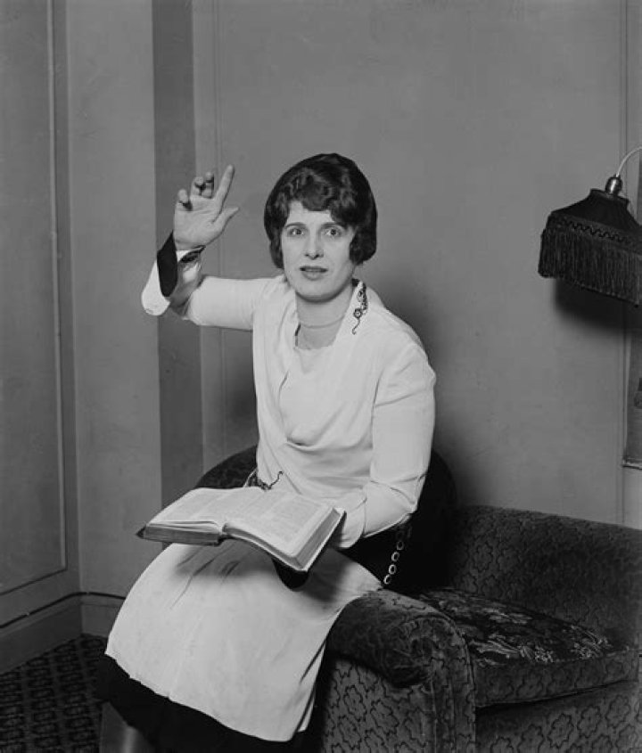 Aimee Semple McPherson Biography, Age, Height, Husband, Net Worth, Family