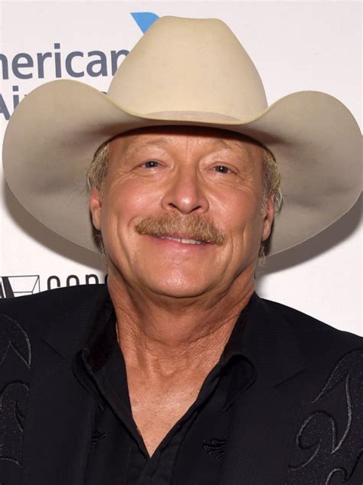 Alan Jackson biografía, edad, altura, esposo, net worth, familia