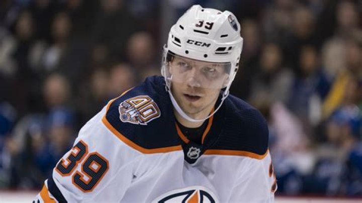 Alex Chiasson Biography, Age, Height, Wife, Net Worth, Family