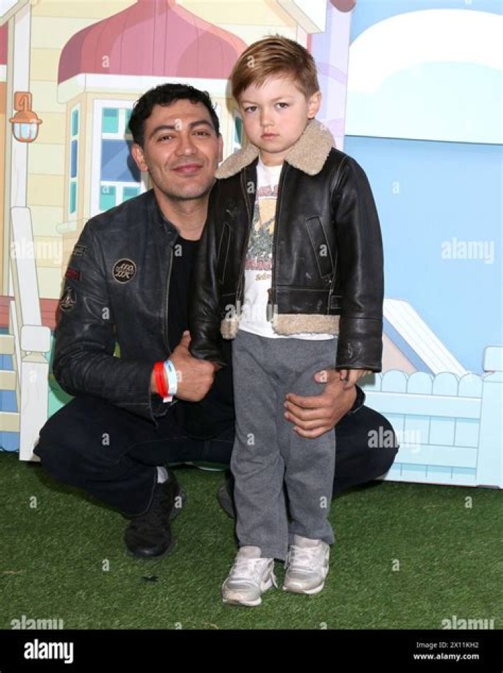 Alexander Wraith Biography, Age, Height, Wife, Net Worth, Family