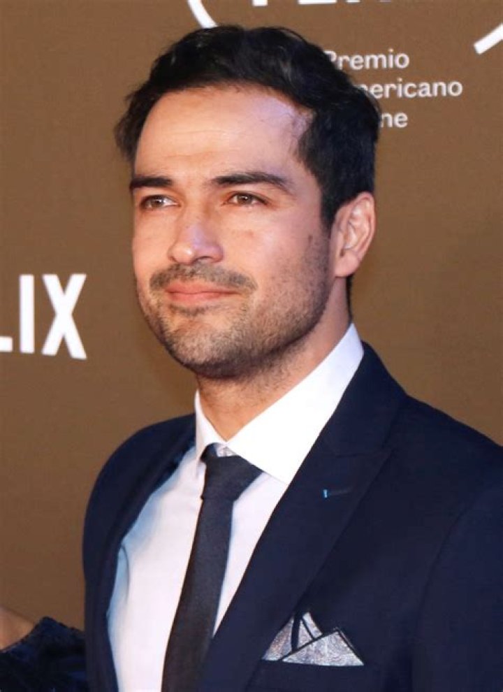 Alfonso Herrera biografía, edad, altura, esposo, net worth, familia