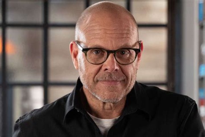 Alton Brown Biography, Age, Height, Wife, Net Worth, Family