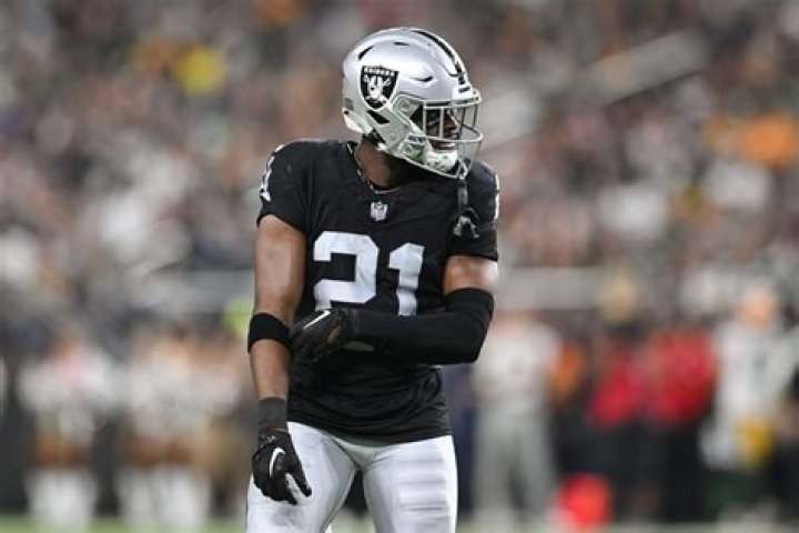 Amik Robertson Biography, Age, Height, Wife, Net Worth, Family