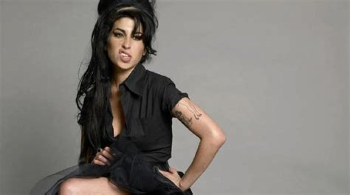 Amy Winehouse Biography, Age, Height, Husband, Net Worth, Family