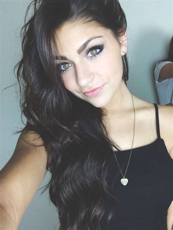 Andrea Russett Biography, Age, Height, Husband, Net Worth, Family