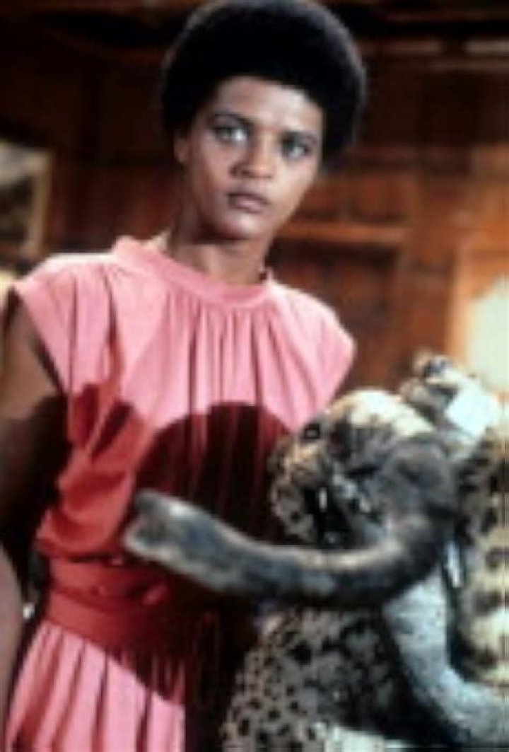 Angela Bruce Biography, Age, Height, Husband, Net Worth, Family