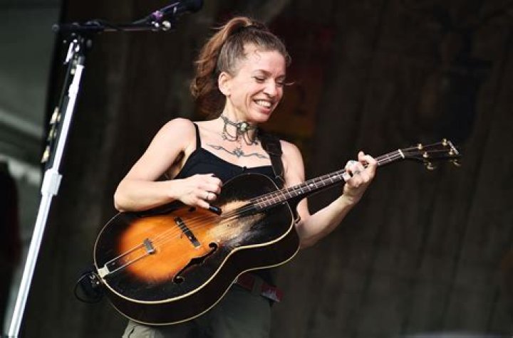 Ani DiFranco biografía, edad, altura, esposa, net worth, familia