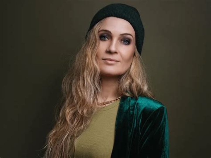 Anika Nilles Biography, Age, Height, Husband, Net Worth, Family