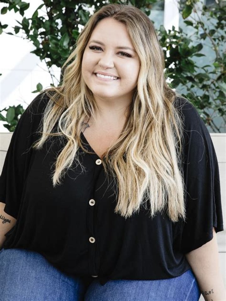 Anna Todd Biography, Age, Height, Husband, Net Worth, Family