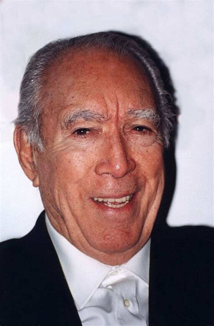 Anthony Quinn Biography, Age, Height, Wife, Net Worth, Family