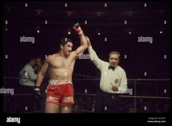 Antonio Valencia Biography, Age, Height, Wife, Net Worth, Family