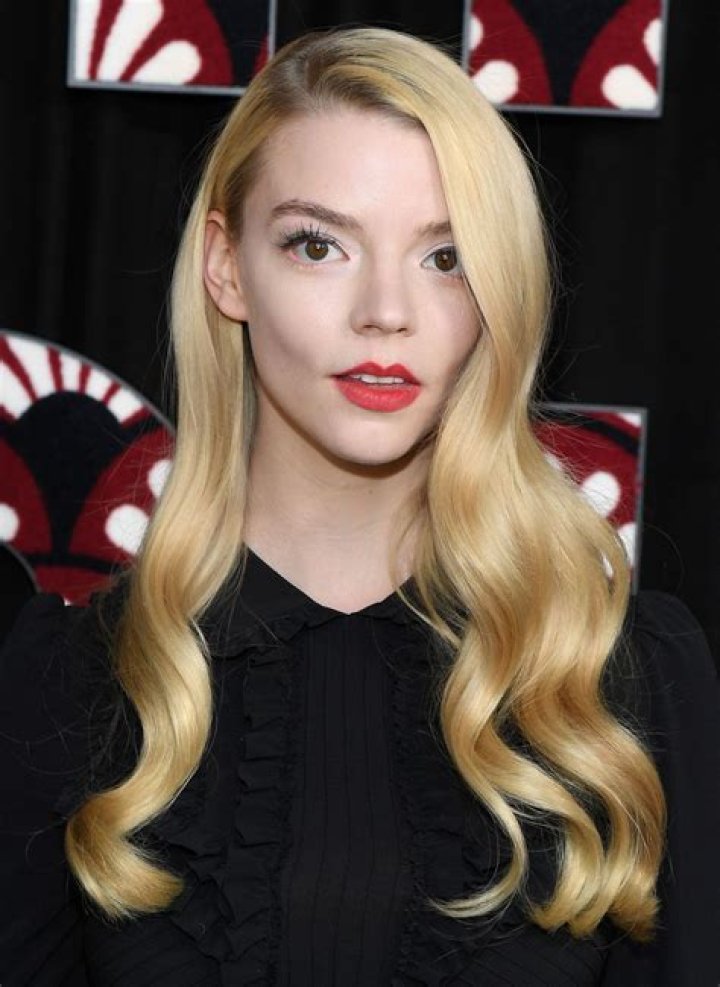 Anya Taylor-Joy Biography, Age, Height, Husband, Net Worth, Family