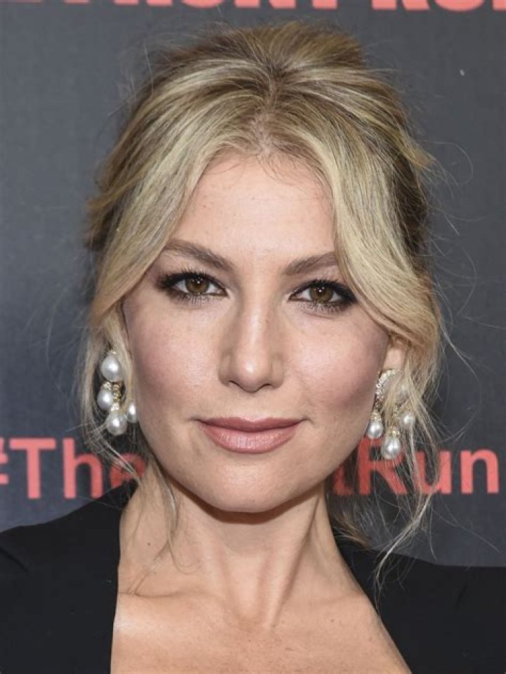 Ari Graynor Biography, Age, Height, Husband, Net Worth, Family