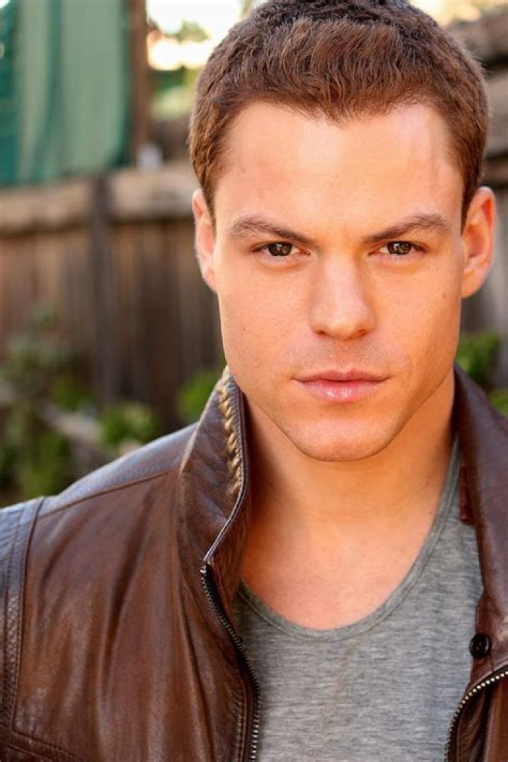 Arthur Napiontek Biography, Age, Height, Wife, Net Worth, Family