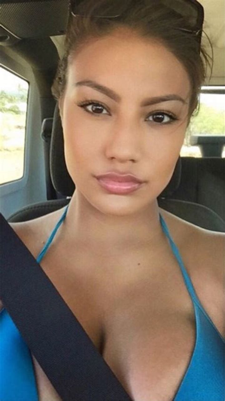 Ashley Callingbull-Burnham Biography, Age, Height, Husband, Net Worth, Family