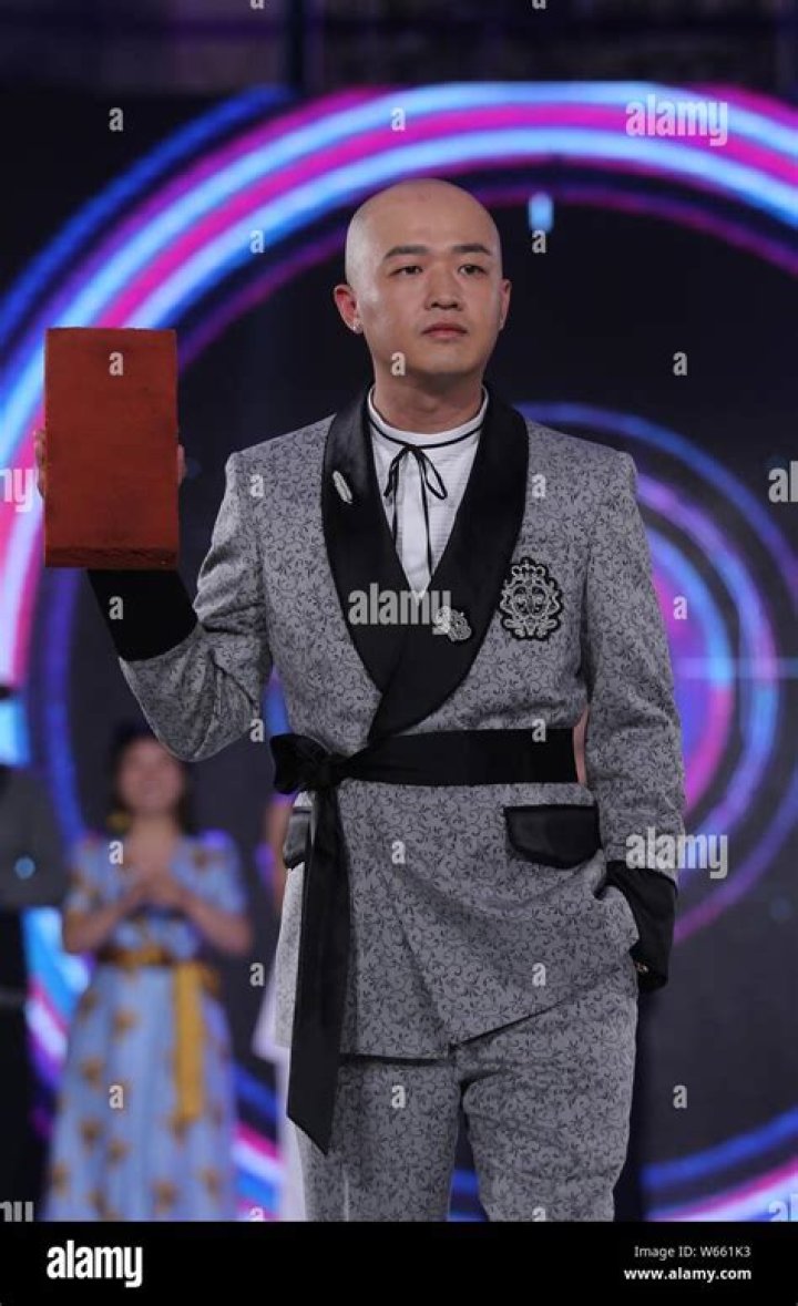 Bao Bei'er Biography, Age, Height, Wife, Net Worth, Family