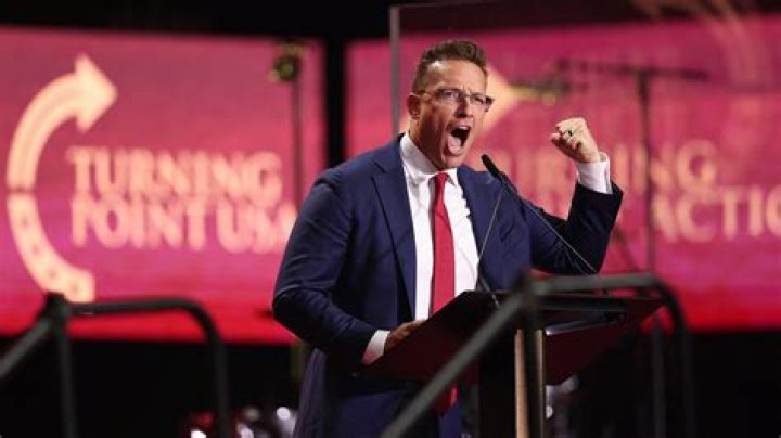 Benny Johnson biografía, edad, altura, esposo, net worth, familia