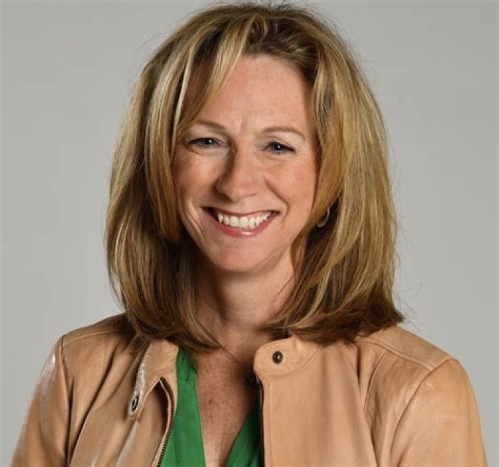 Beth Mowins Biography, Age, Height, Husband, Net Worth, Family