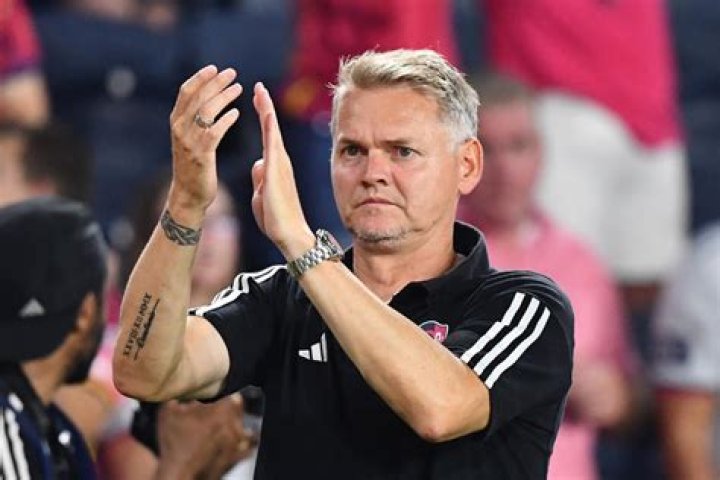 Bradley Carnell Biography, Age, Height, Wife, Net Worth, Family