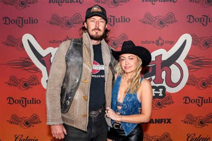 Brandi Cyrus Biography, Age, Height, Husband, Net Worth, Family