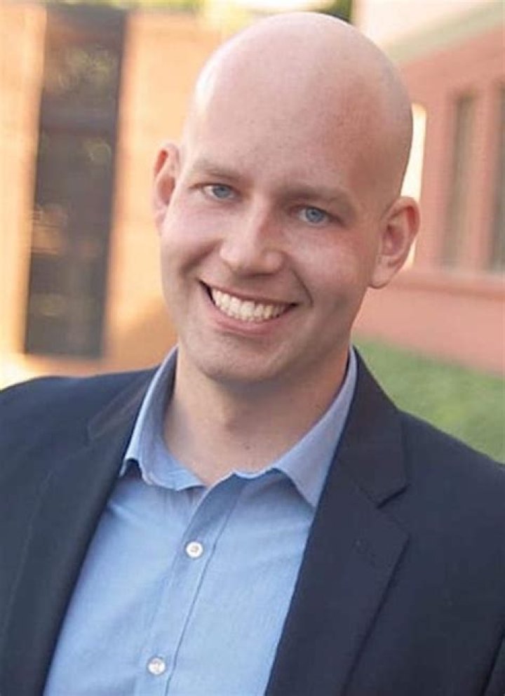 Bret Iwan biografía, edad, altura, esposo, net worth, familia