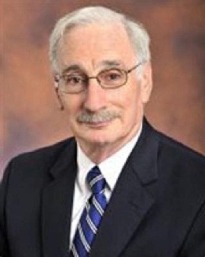 Bruce Strauss Biography, Age, Height, Wife, Net Worth, Family