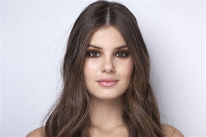Camila Queiroz Biography, Age, Height, Husband, Net Worth, Family