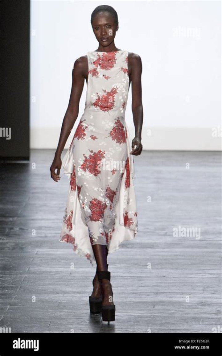 Candice Cuoco Biography, Age, Height, Husband, Net Worth, Family