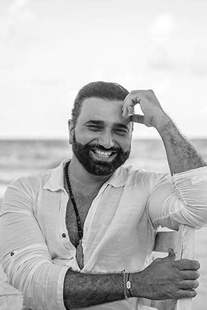 Carlos Mesber biografía, edad, altura, esposo, net worth, familia