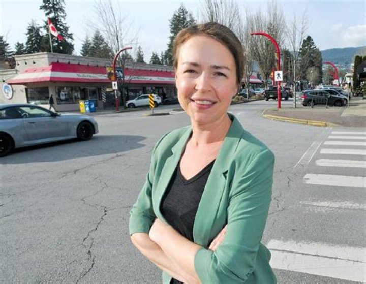 Caroline Elliott Biography, Age, Height, Husband, Net Worth, Family