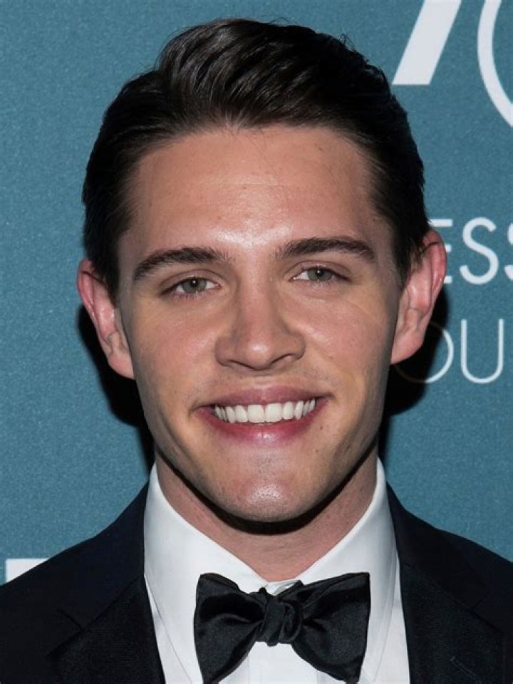 Casey Cott Biography, Age, Height, Wife, Net Worth, Family