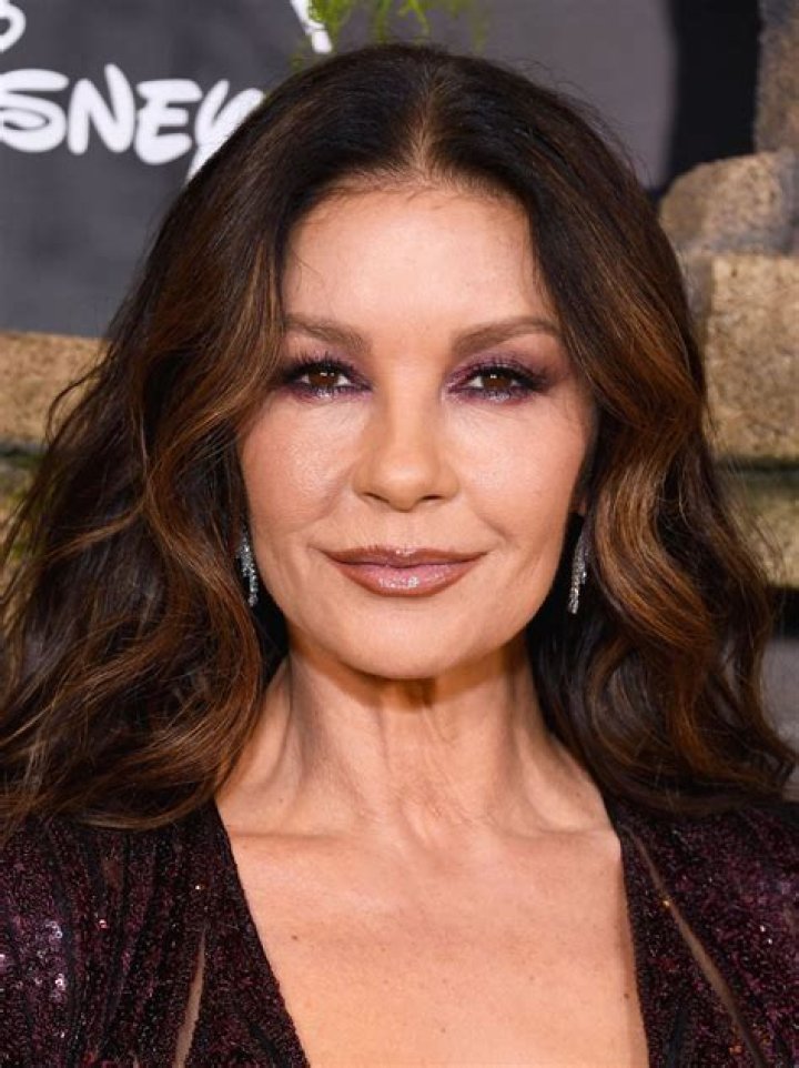 Catherine Zeta-Jones Biography, Age, Height, Husband, Net Worth, Family