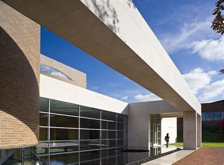 Charles Gwathmey Biography, Age, Height, Wife, Net Worth, Family