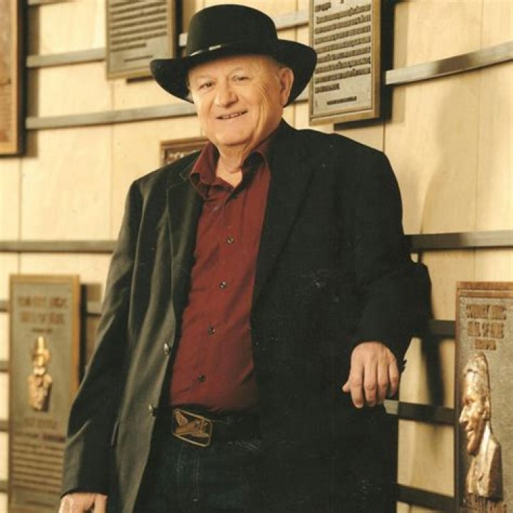 Charlie McCoy Biography, Age, Height, Wife, Net Worth, Family