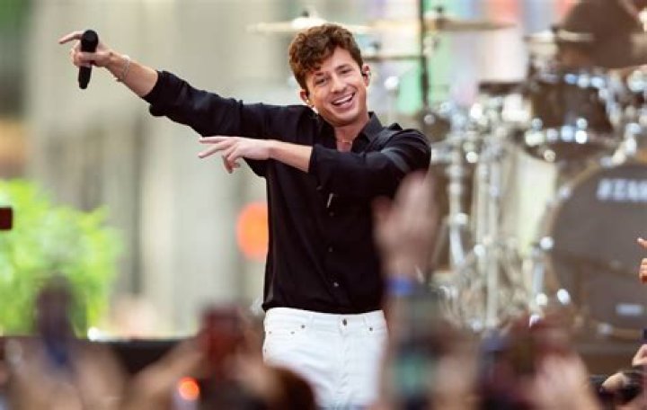 Charlie Puth biografía, edad, altura, esposo, net worth, familia