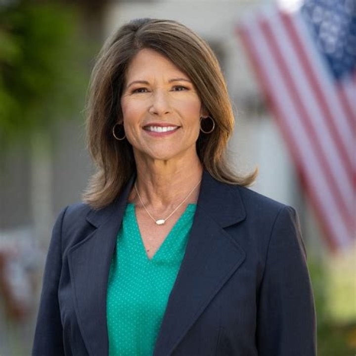 Cheri Bustos Biography, Age, Height, Husband, Net Worth, Family
