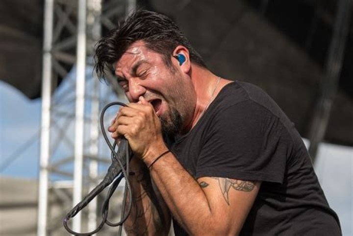 Chino Moreno Biography, Age, Height, Wife, Net Worth, Family