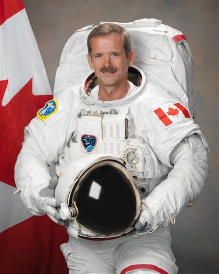 Chris Hadfield Biography, Age, Height, Wife, Net Worth, Family