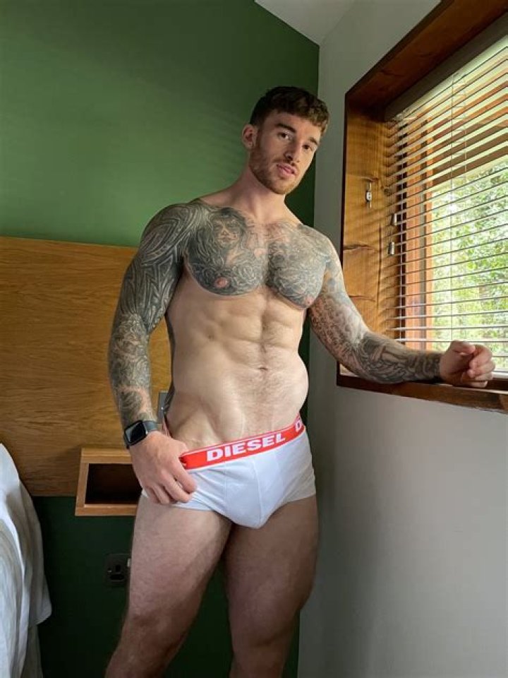 Chris Hatton Biography, Age, Height, Wife, Net Worth, Family