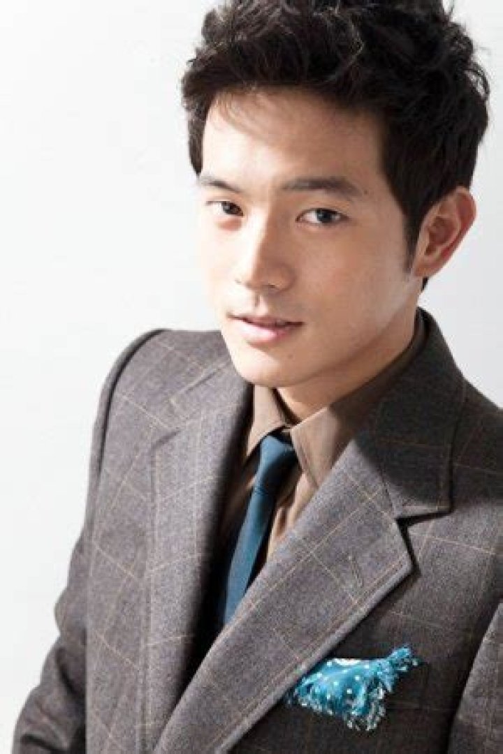 Chris Wang Biography, Age, Height, Wife, Net Worth, Family