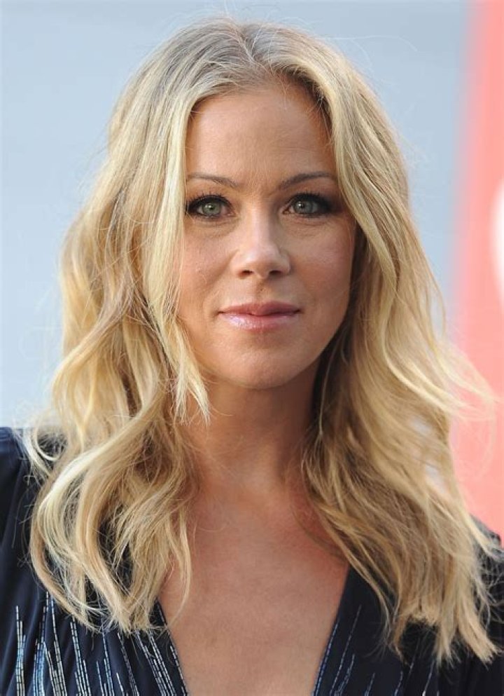Christina Applegate biografía, edad, altura, esposa, net worth, familia