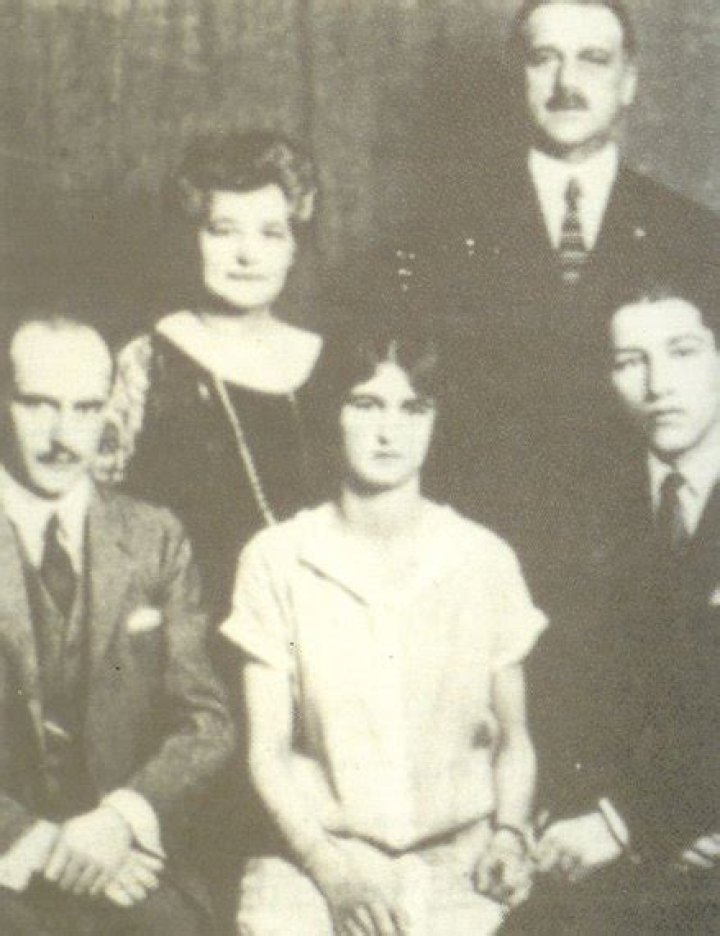 Claire Giannini Hoffman Biography, Age, Height, Wife, Net Worth and Family