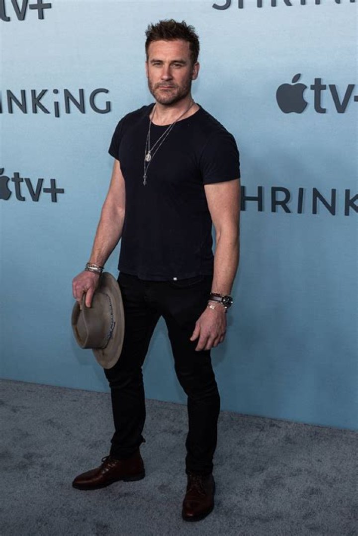 Clive Standen biografía, edad, altura, esposo, net worth, familia