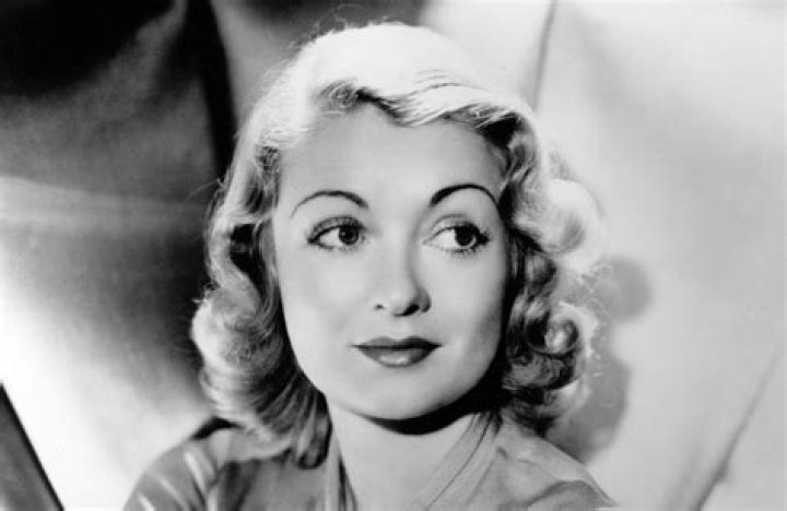 Constance Bennett Biography, Age, Height, Husband, Net Worth, Family