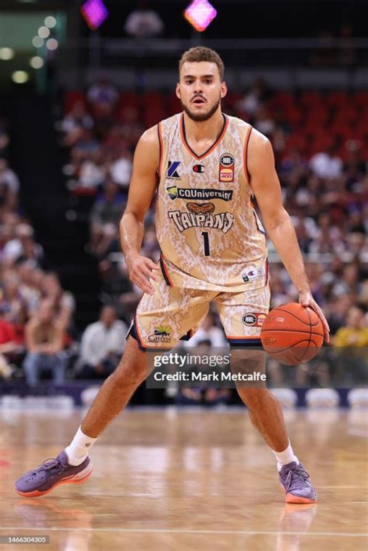 D. J. Hogg Biography, Age, Height, Wife, Net Worth, Family