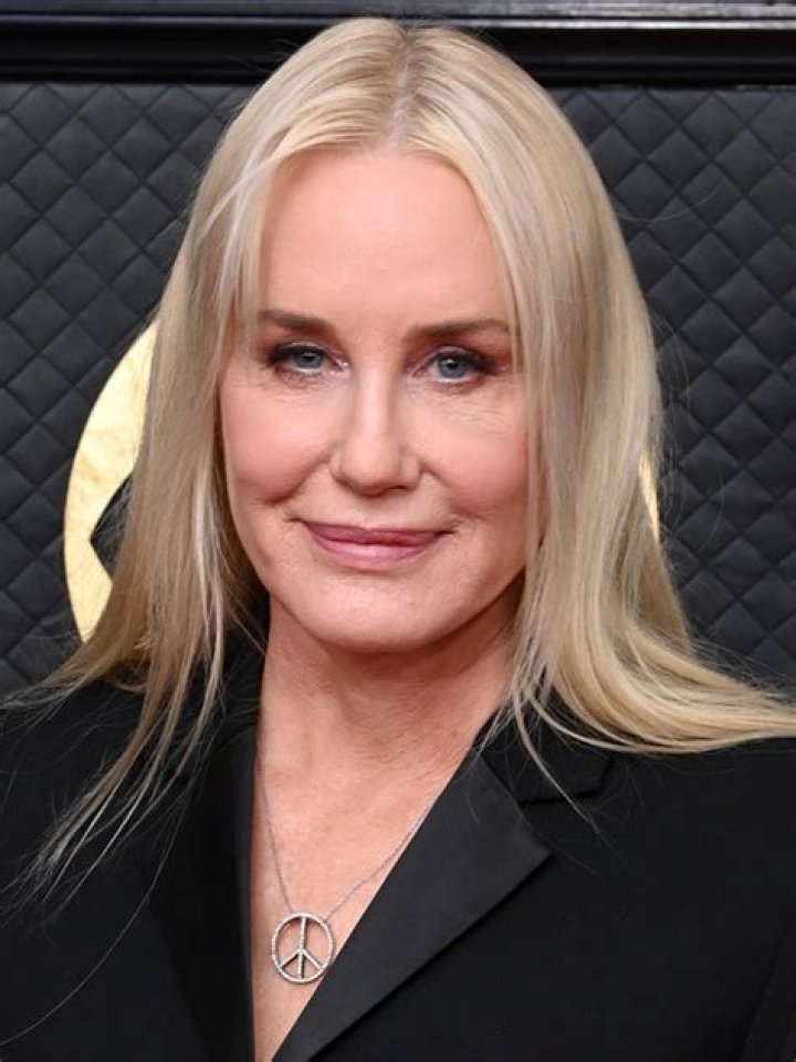 Daryl Hannah Biography, Age, Height, Husband, Net Worth, Family
