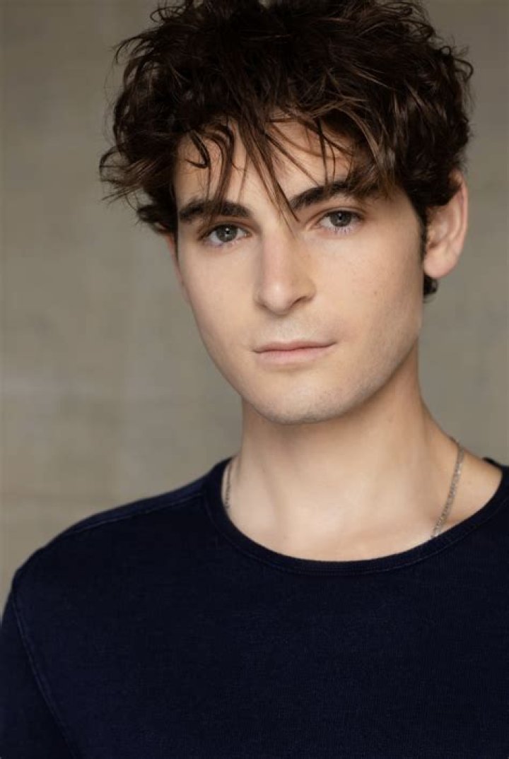 David Mazouz biografía, edad, altura, esposo, net worth, familia